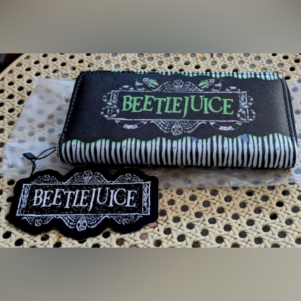 Beetlejuice Wallet 💳 💜💚